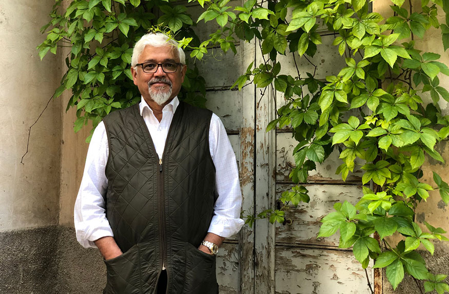 Amitav Ghosh: "Las energías renovables resolverán algunas crisis, pero provocarán otras" - % %